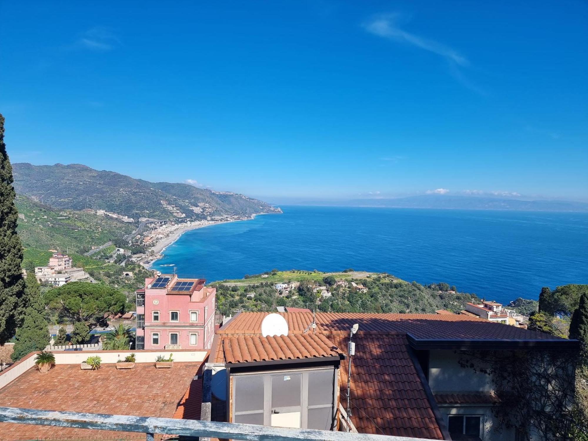 Borgo Di Taormina Apartments By Holiday World Gaggi Exterior photo